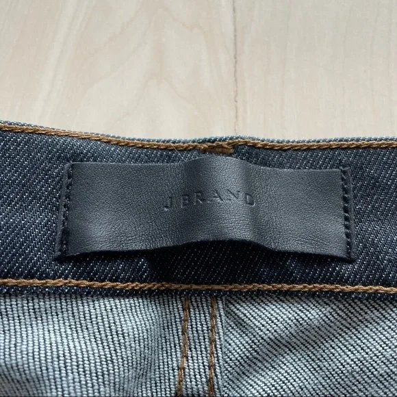J BRAND Dark wash denim. Size 36 - Picture 2 of 4
